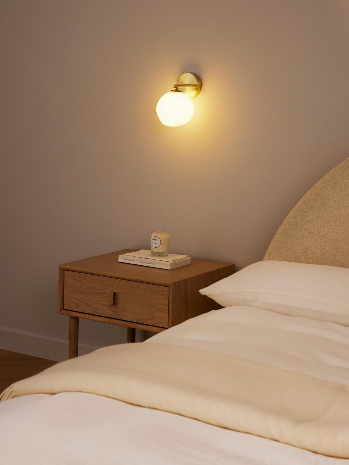 Dizzasco Opal Glass Wall Lamp