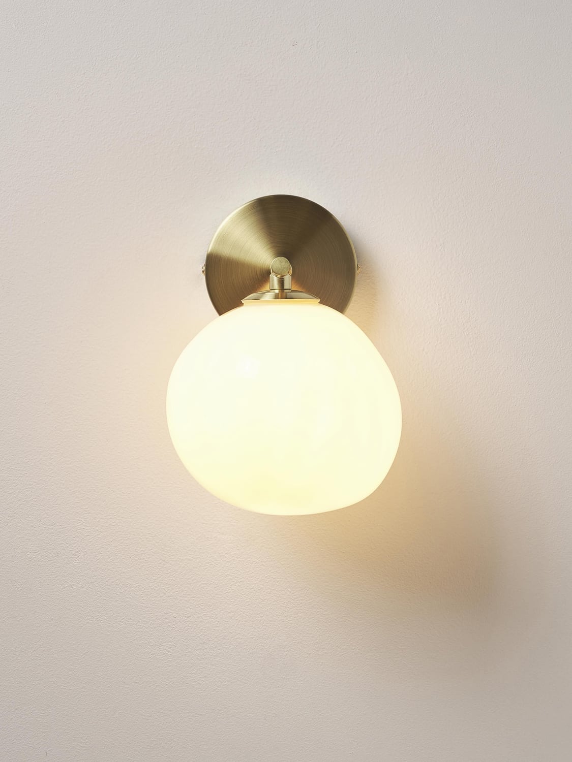 Dizzasco Opal Glass Wall Lamp