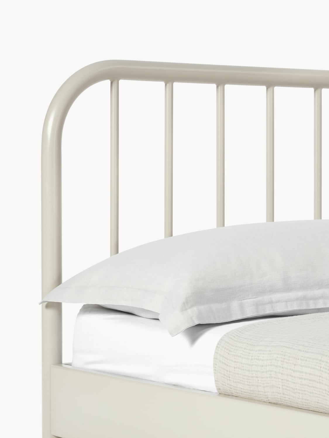 Guanzate Metal Bed