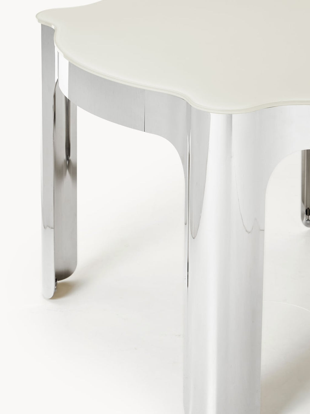 Mozzate Round Dining Table with Glass Top, Ø 110 cm