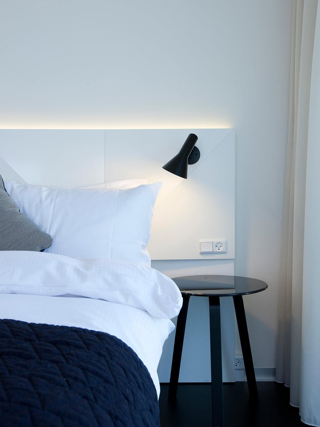 Dolenne AJ Wall Lamp