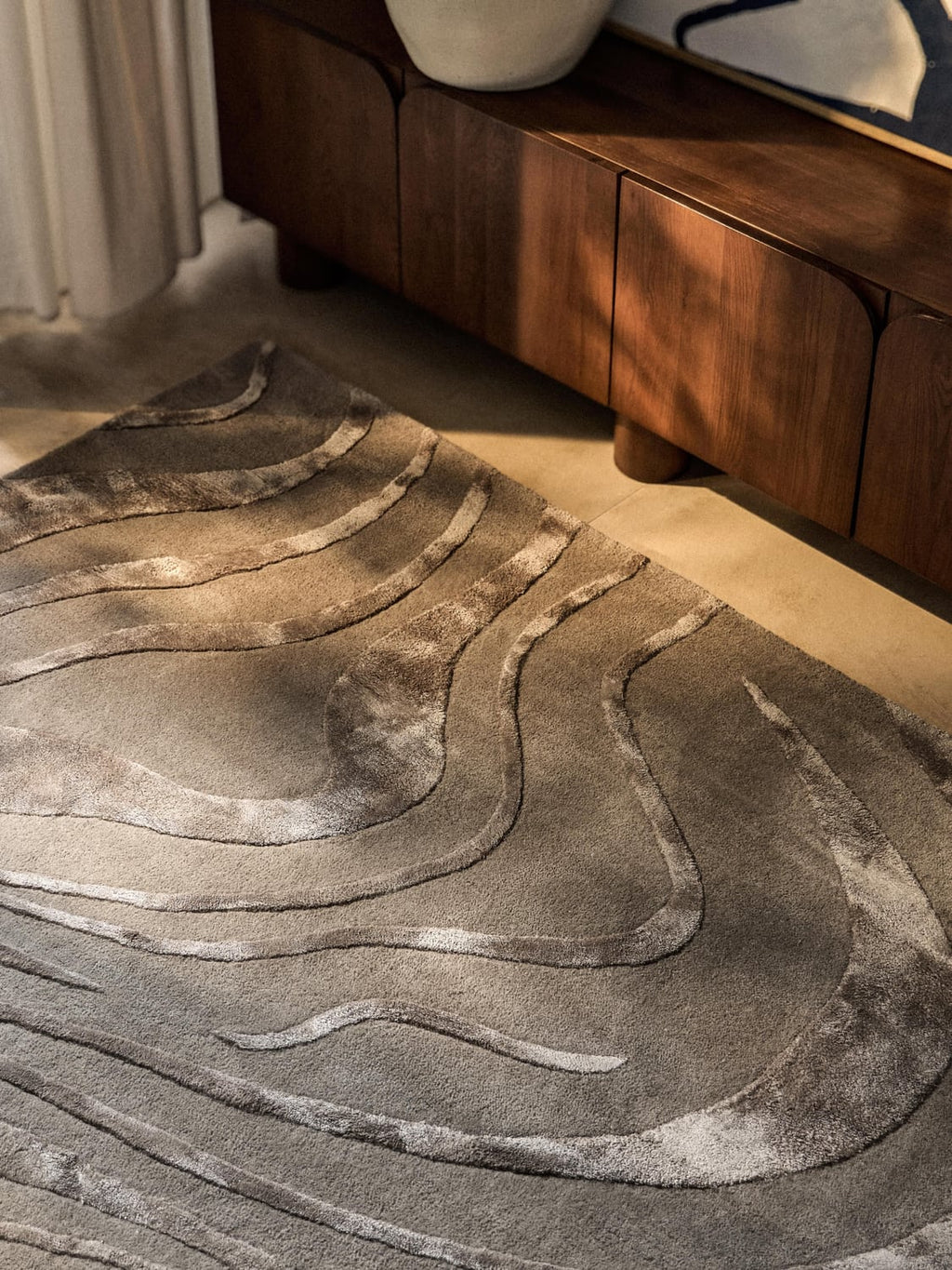 Mezzegra Hand-Tufted High-Low Rug