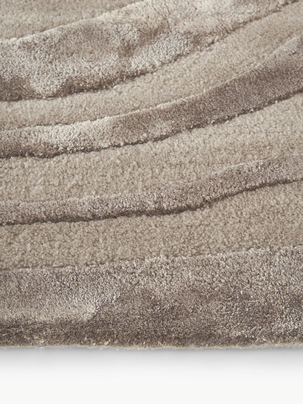 Mezzegra Hand-Tufted High-Low Rug