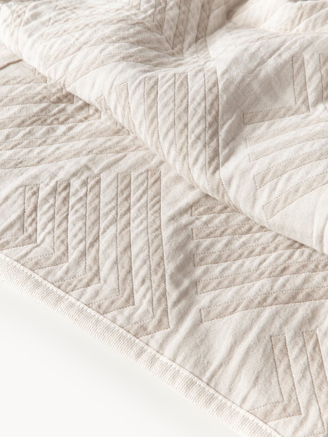 Grandate Jacquard Bedspread with Graphic Pattern