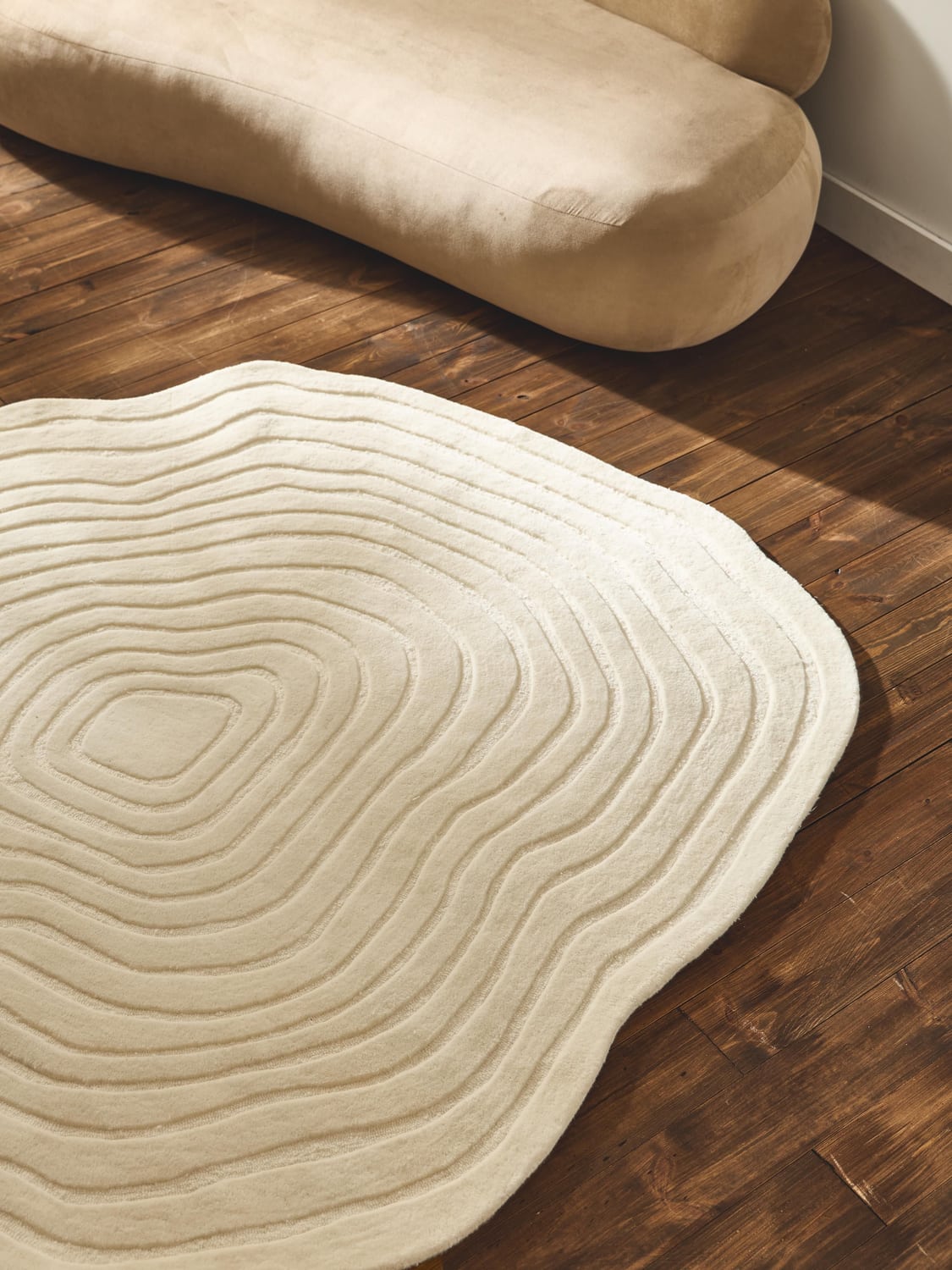 Garzeno Organic-Shaped Hand-Tufted Wool Rug