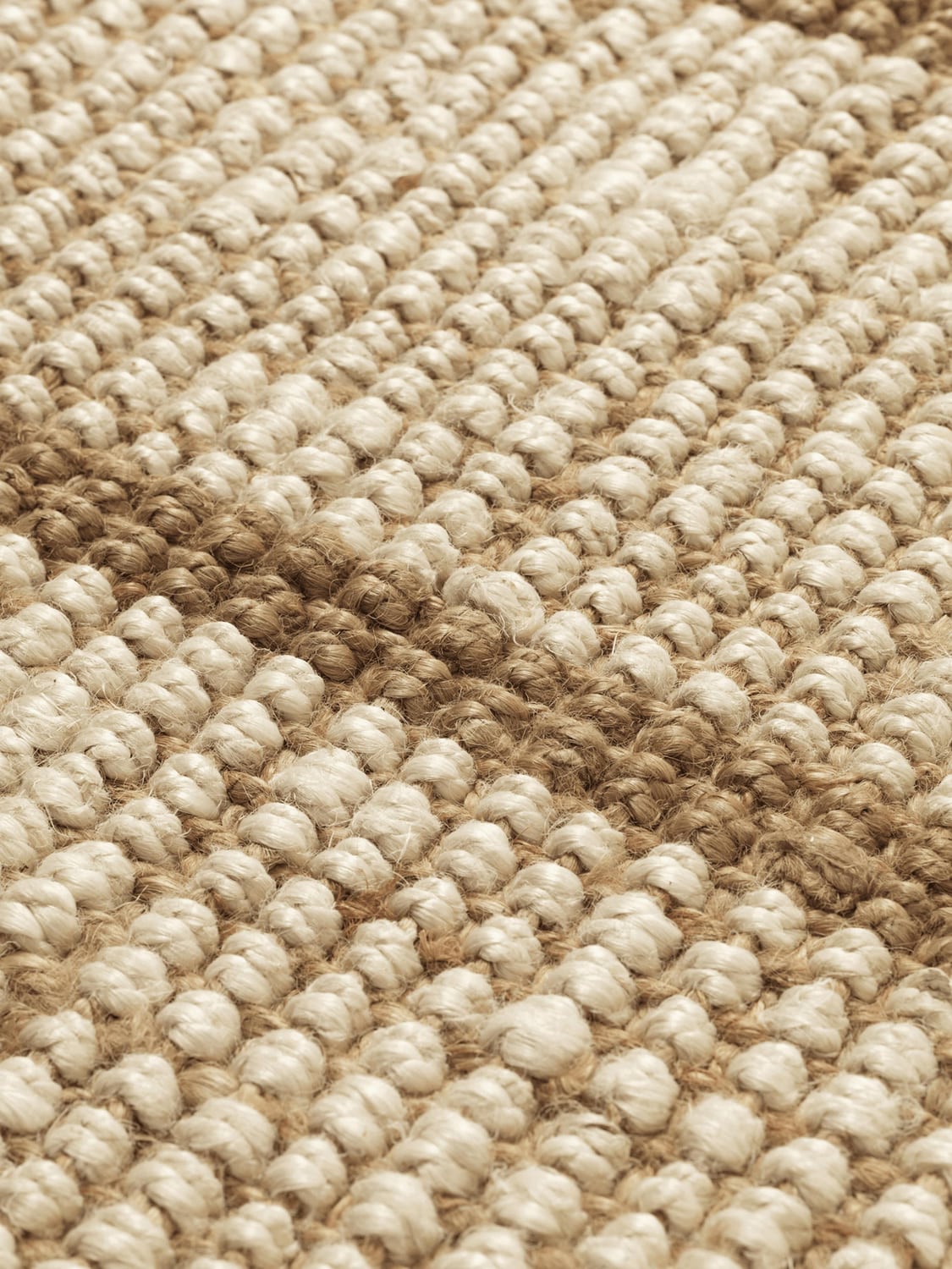 Parè Handwoven Jute Rug with Fringes