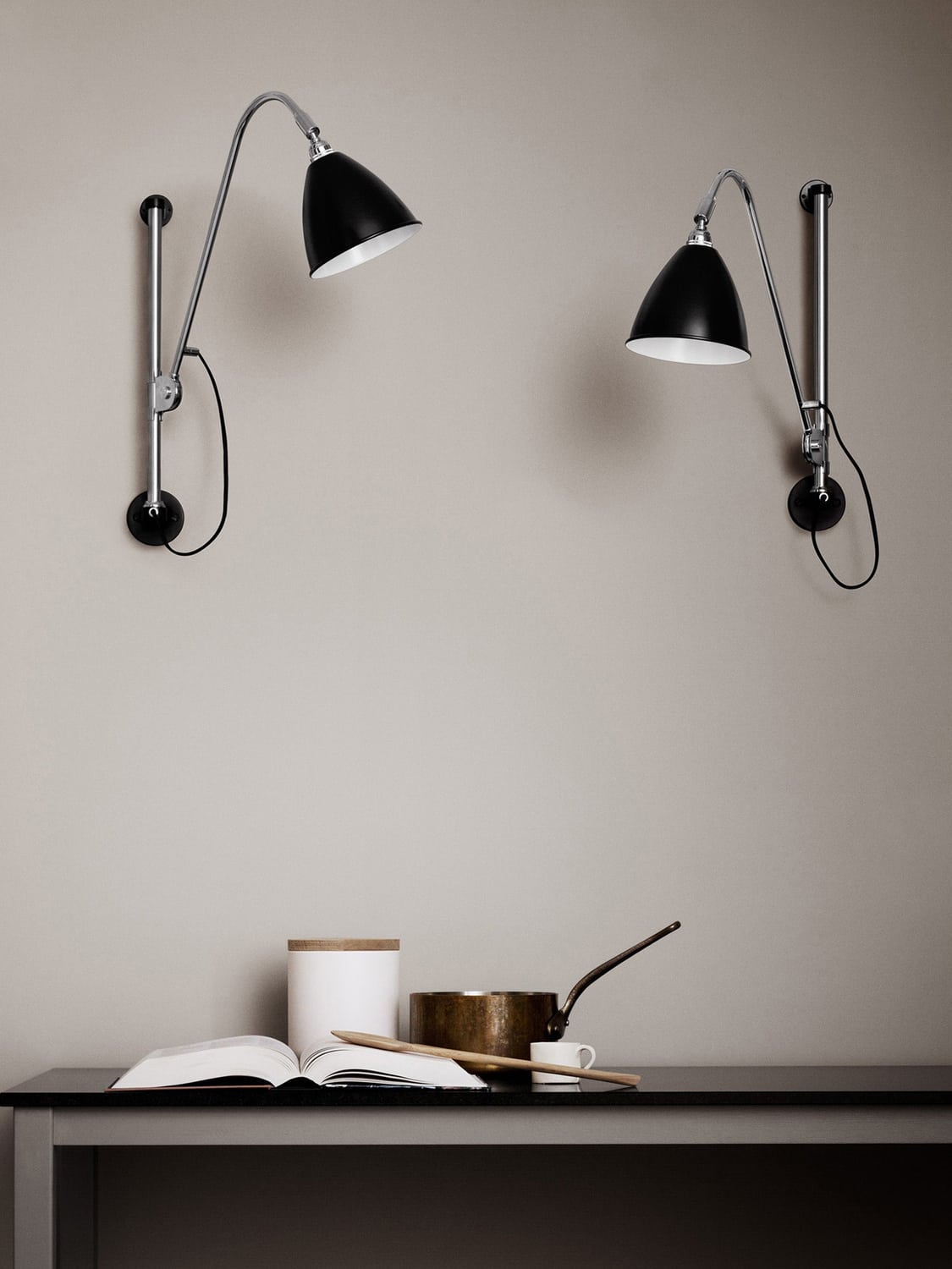 Delebio BL5 Height-Adjustable Plug-in Wall Lamp