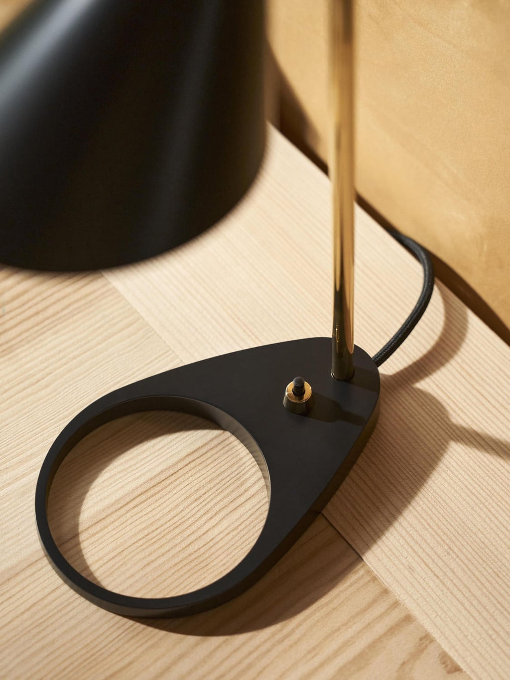 Pellio AJ Table Lamp