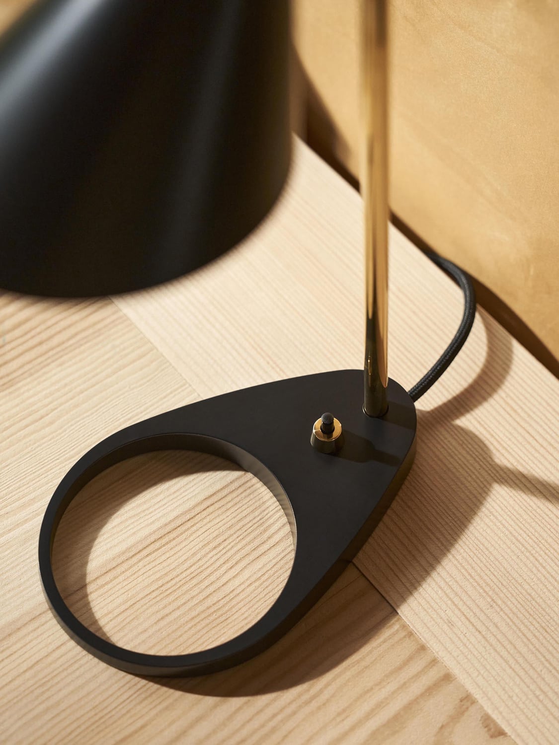 Pellio AJ Table Lamp