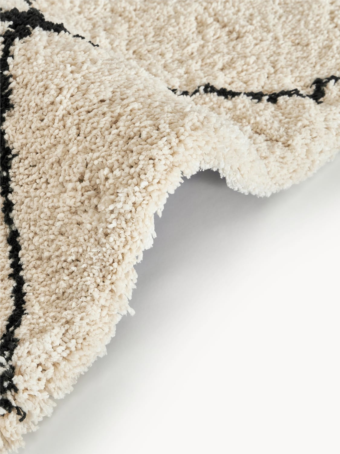 Maccagno Hand-Tufted Fluffy High-Pile Rug