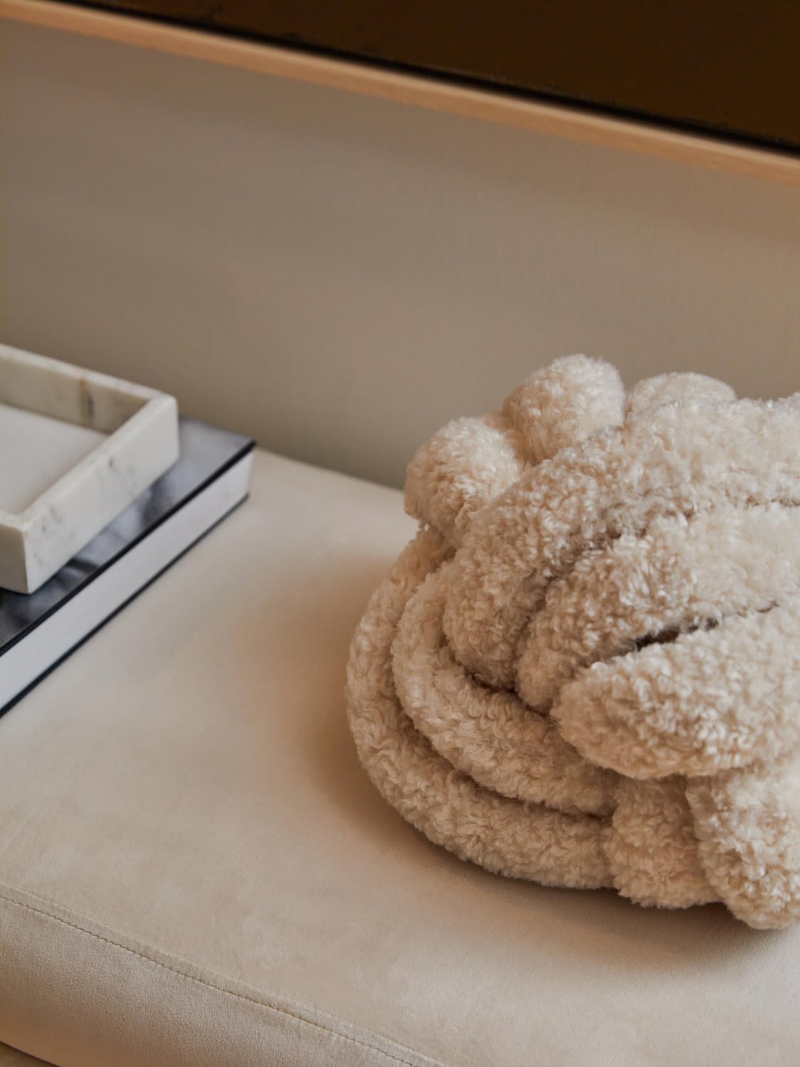Cagno Teddy Knot Cushion