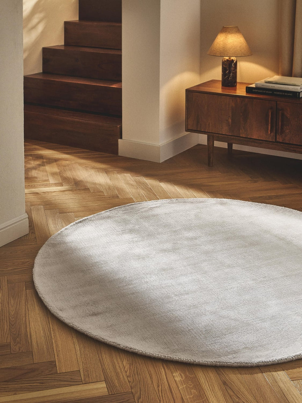 Erbanno Round Hand-Woven Viscose Rug