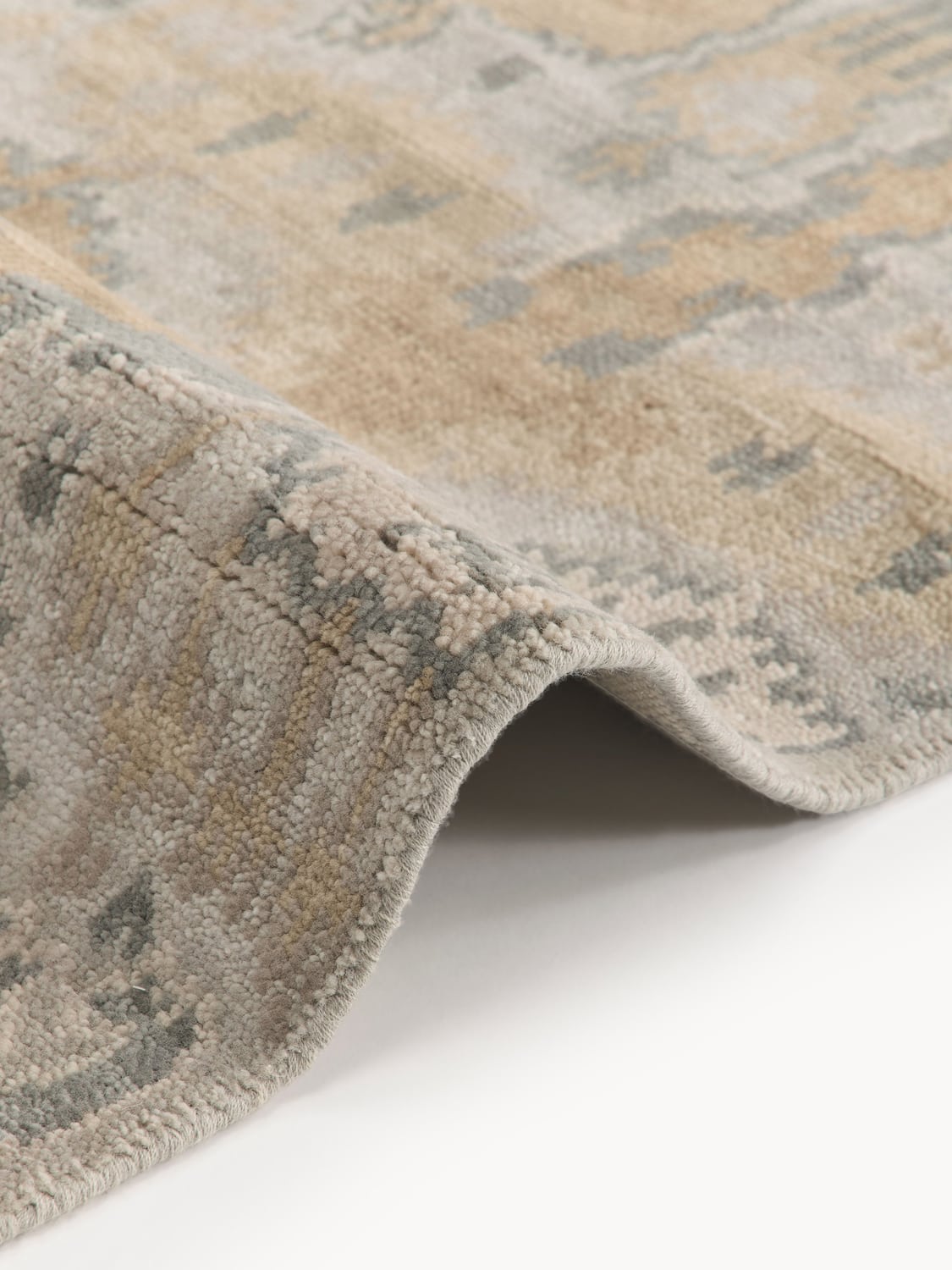 Stazzona Hand-Knotted Wool Rug Amun