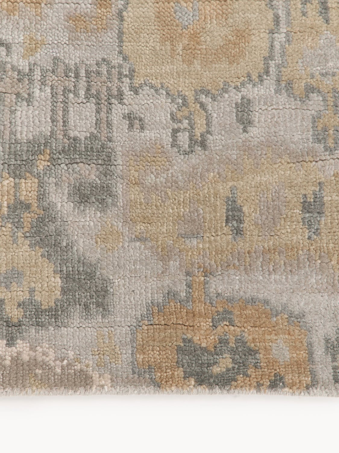 Stazzona Hand-Knotted Wool Rug Amun